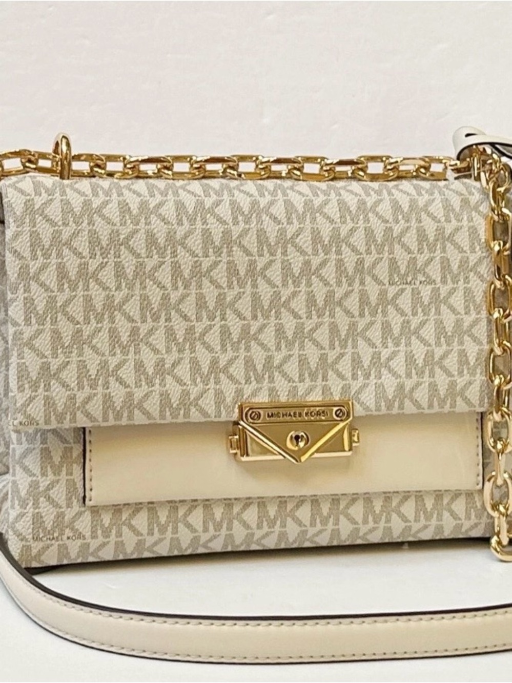 Michael Kors MK Logo Chain Medium Crossbody Bag Cream Vanilla Gold Hardware NWOT - Picture 4 of 17